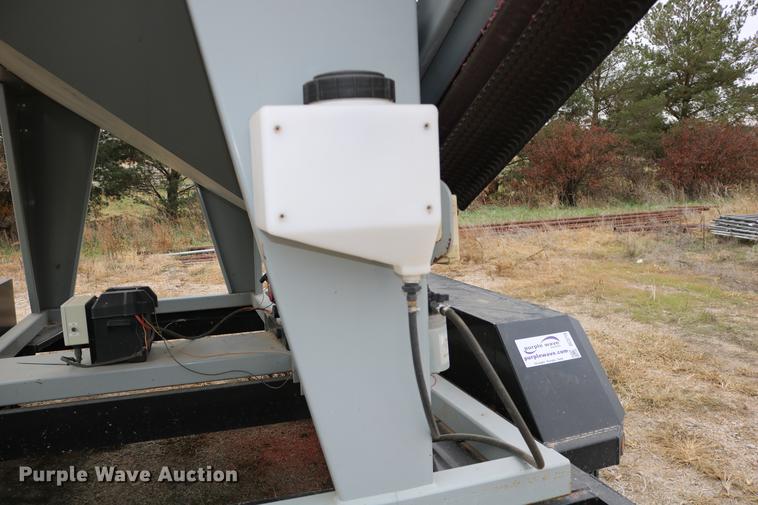 image for item DC3719 2010 Speed King 240T 90826905 seed tender trailer