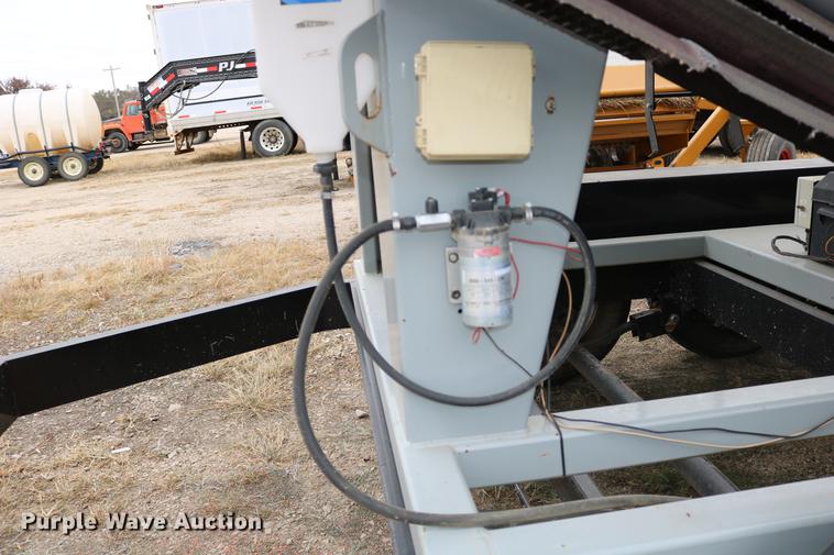 image for item DC3719 2010 Speed King 240T 90826905 seed tender trailer