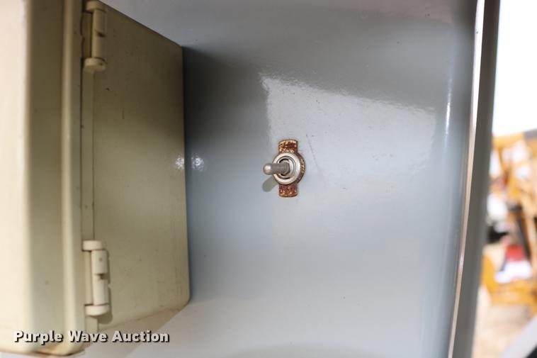 image for item DC3719 2010 Speed King 240T 90826905 seed tender trailer