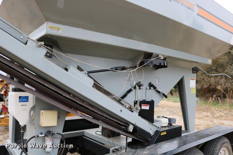 image for item DC3719 2010 Speed King 240T 90826905 seed tender trailer