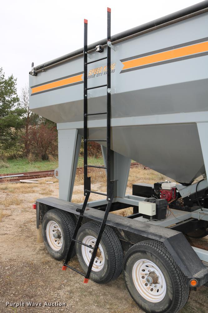 image for item DC3719 2010 Speed King 240T 90826905 seed tender trailer