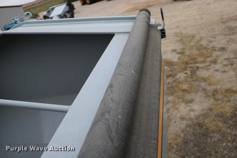 image for item DC3719 2010 Speed King 240T 90826905 seed tender trailer