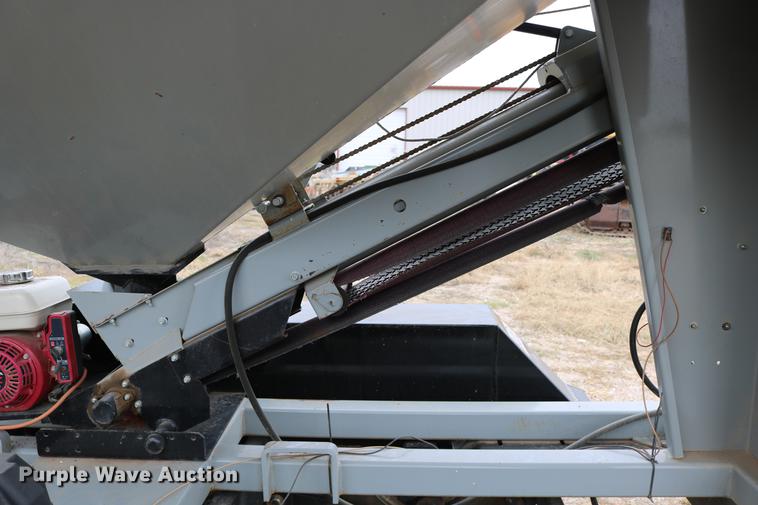 image for item DC3719 2010 Speed King 240T 90826905 seed tender trailer