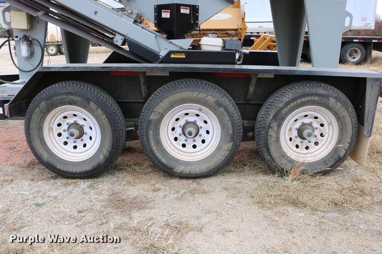 image for item DC3719 2010 Speed King 240T 90826905 seed tender trailer