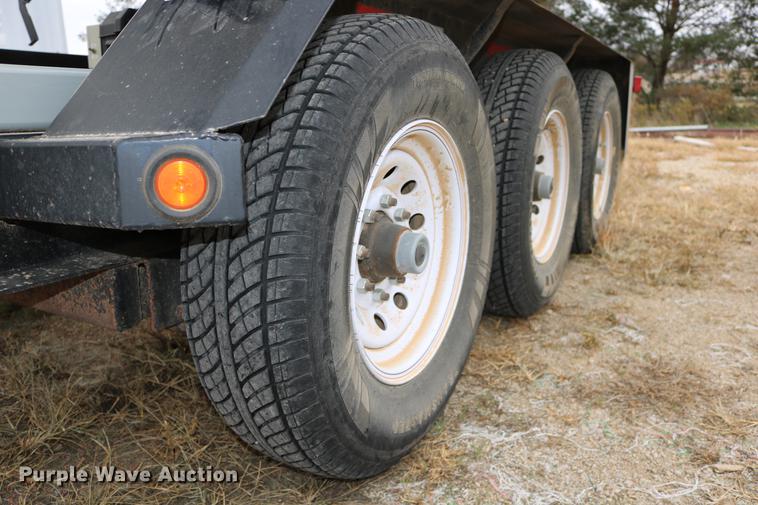 image for item DC3719 2010 Speed King 240T 90826905 seed tender trailer