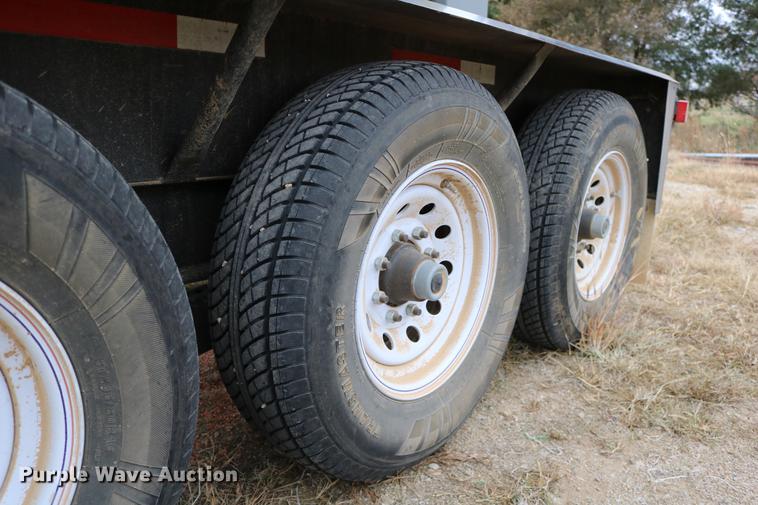 image for item DC3719 2010 Speed King 240T 90826905 seed tender trailer