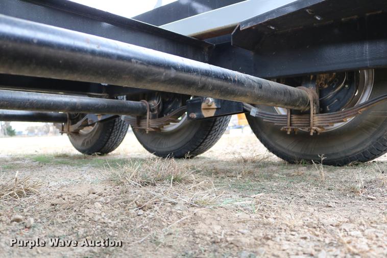 image for item DC3719 2010 Speed King 240T 90826905 seed tender trailer