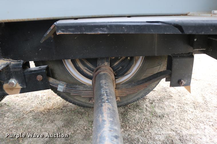 image for item DC3719 2010 Speed King 240T 90826905 seed tender trailer