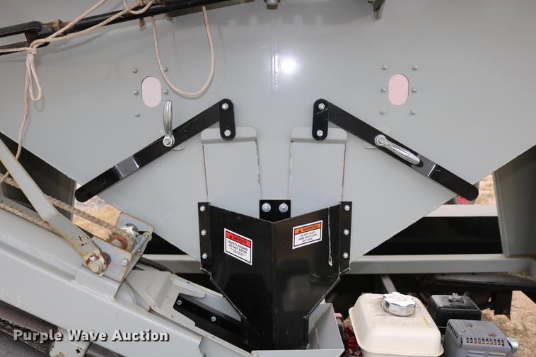 image for item DC3719 2010 Speed King 240T 90826905 seed tender trailer