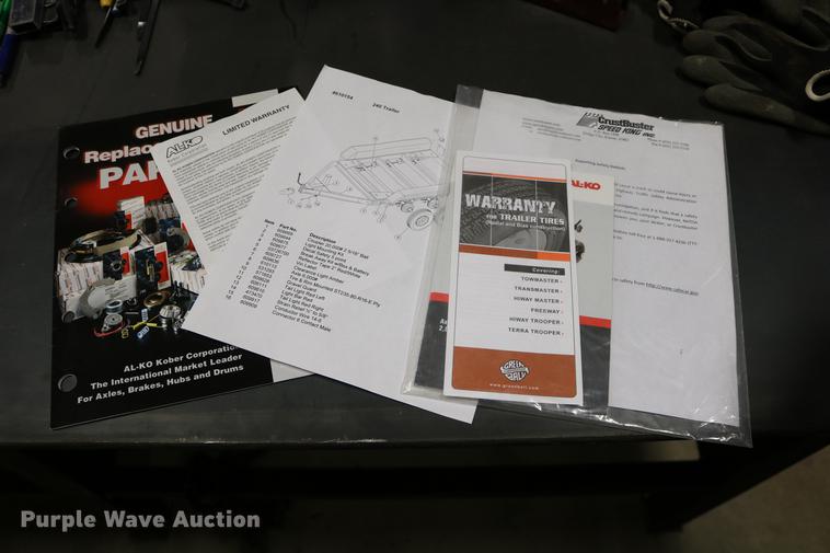 image for item DC3719 2010 Speed King 240T 90826905 seed tender trailer