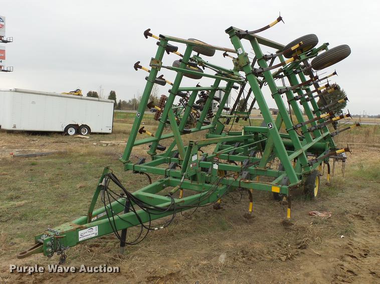 image for item DC6764 John Deere 980 field cultivator