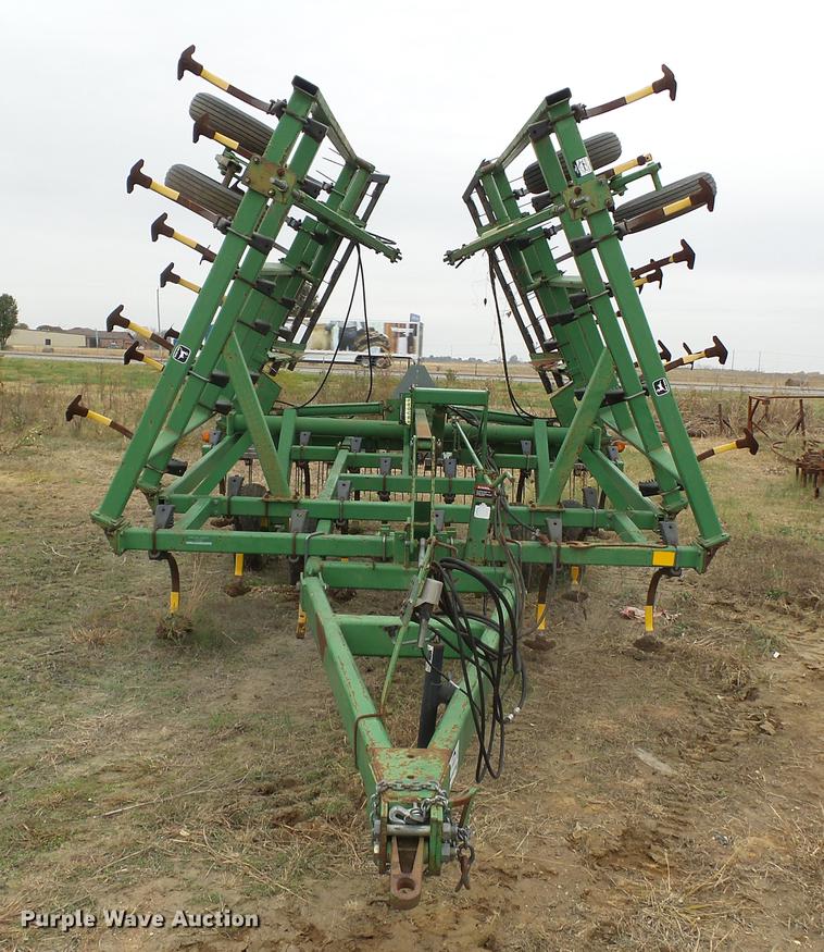 image for item DC6764 John Deere 980 field cultivator