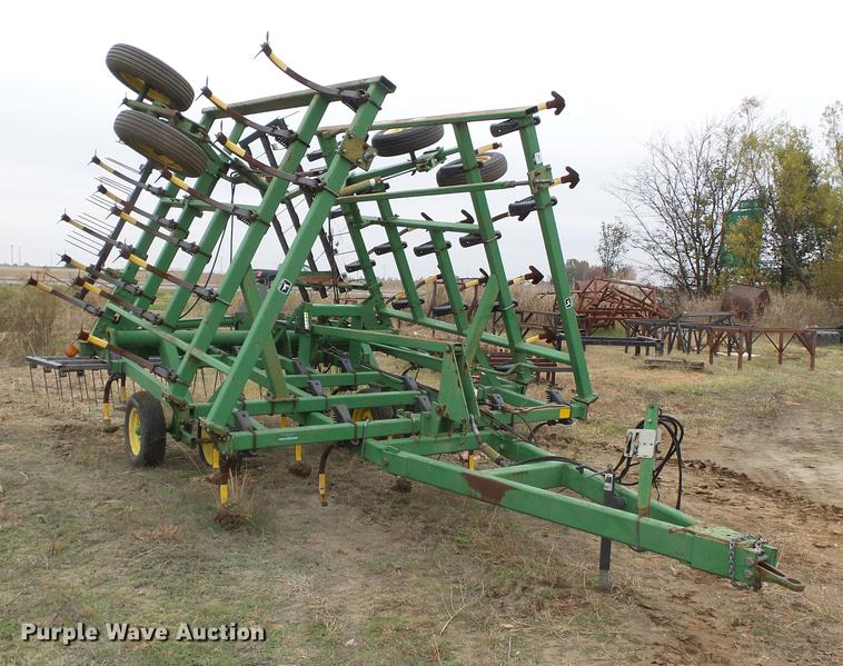 image for item DC6764 John Deere 980 field cultivator