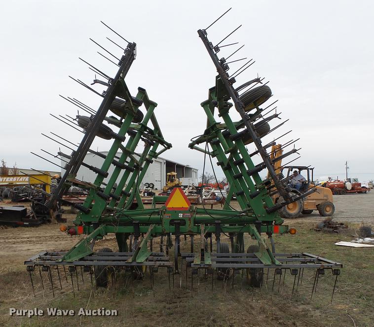 image for item DC6764 John Deere 980 field cultivator