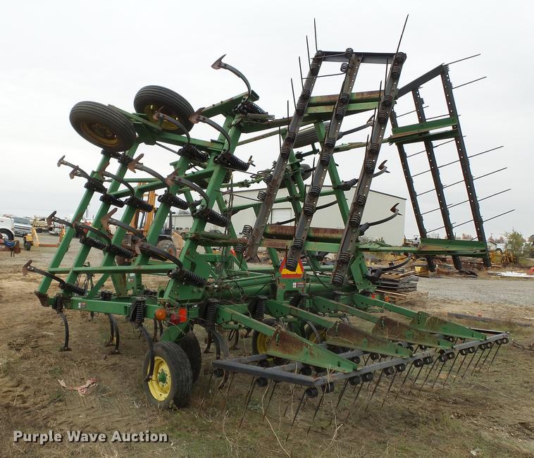 image for item DC6764 John Deere 980 field cultivator