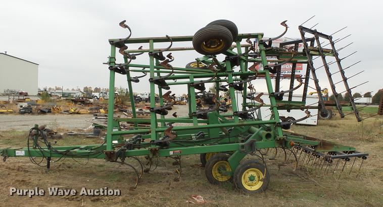 image for item DC6764 John Deere 980 field cultivator
