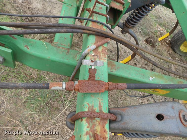 image for item DC6764 John Deere 980 field cultivator