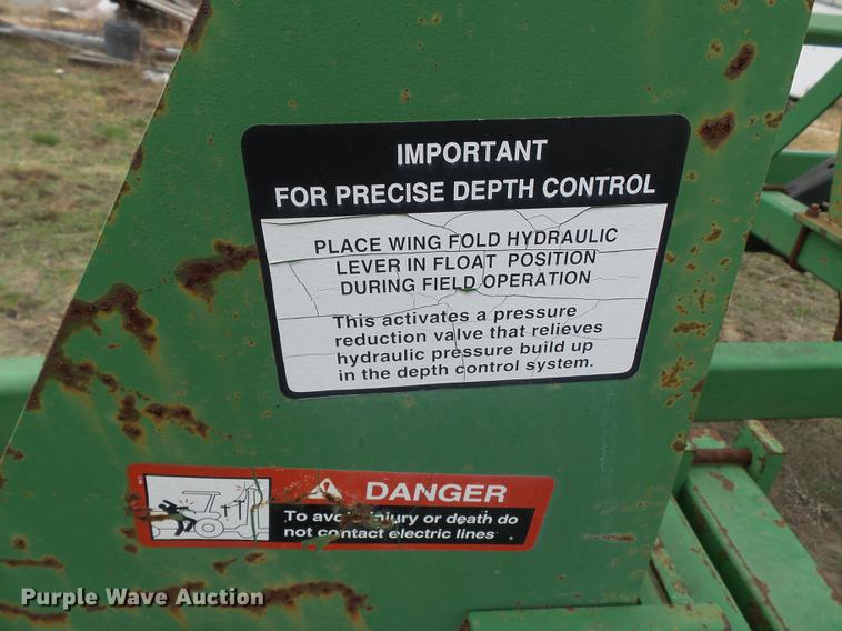 image for item DC6764 John Deere 980 field cultivator