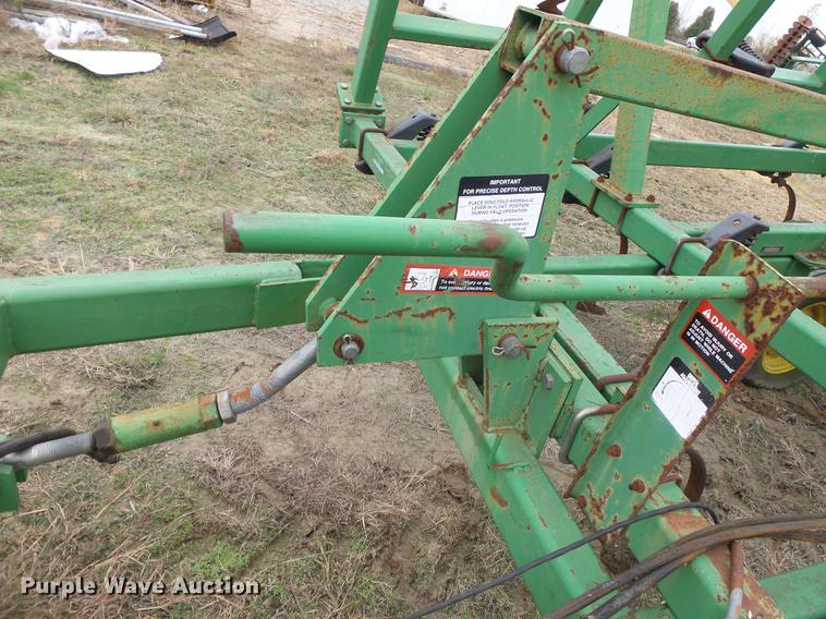 image for item DC6764 John Deere 980 field cultivator