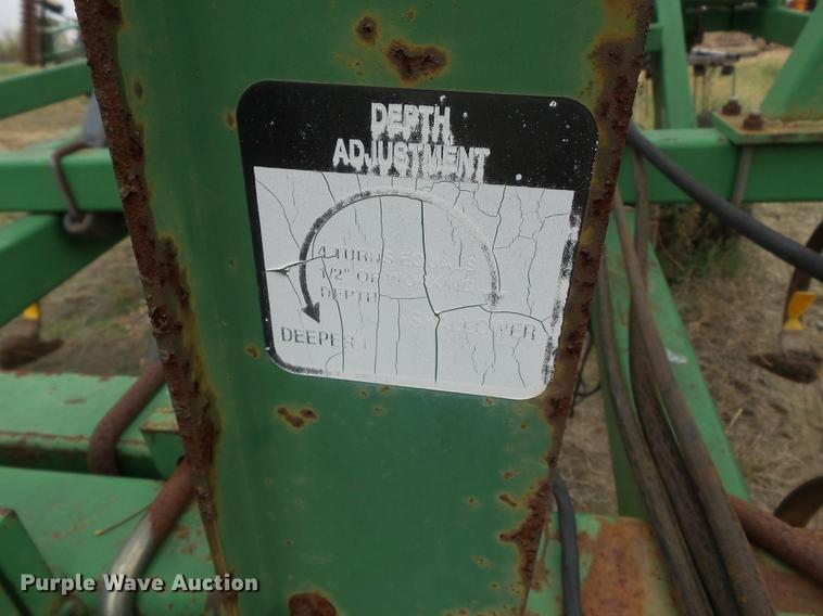 image for item DC6764 John Deere 980 field cultivator