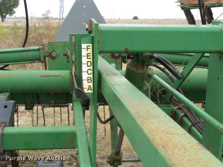 image for item DC6764 John Deere 980 field cultivator