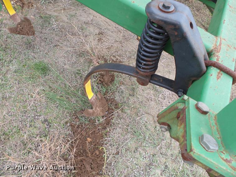 image for item DC6764 John Deere 980 field cultivator