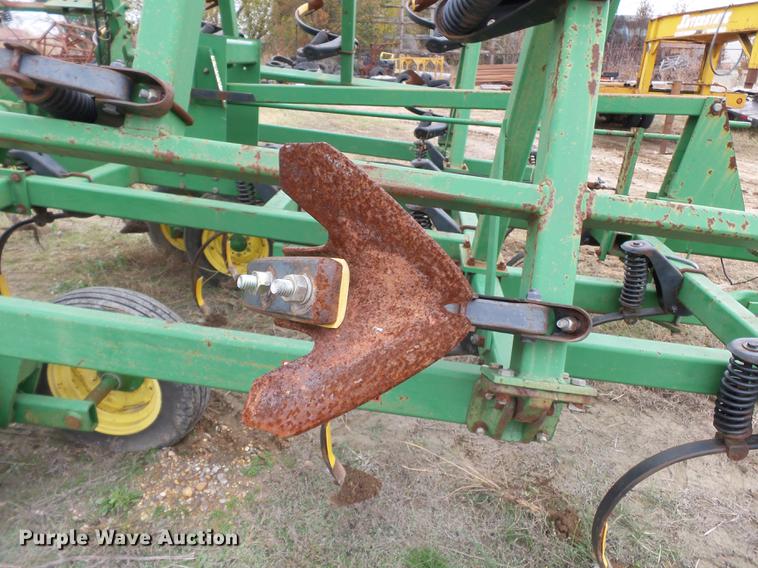 image for item DC6764 John Deere 980 field cultivator