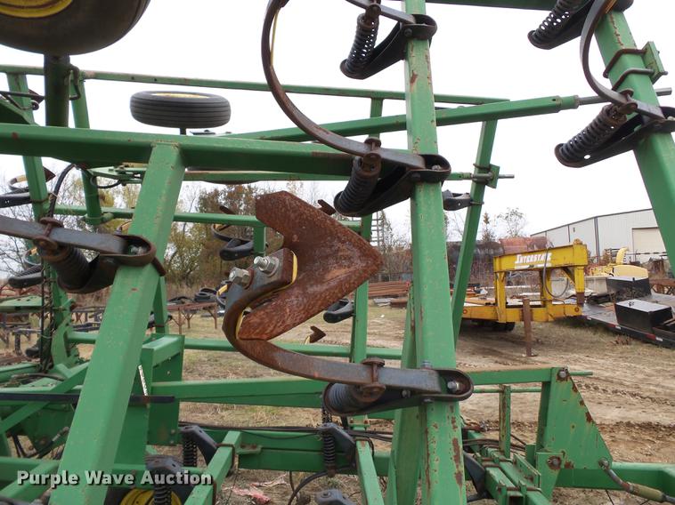 image for item DC6764 John Deere 980 field cultivator