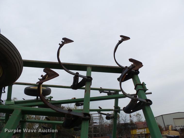 image for item DC6764 John Deere 980 field cultivator