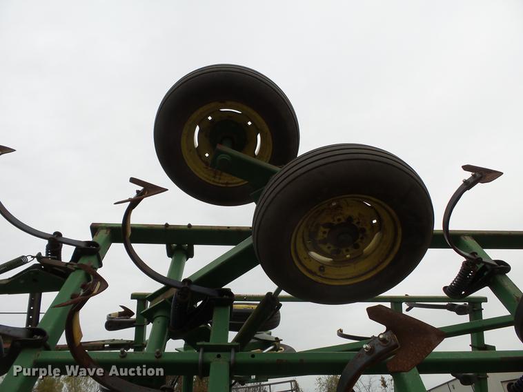 image for item DC6764 John Deere 980 field cultivator