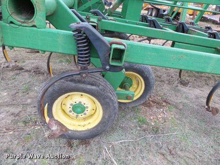 image for item DC6764 John Deere 980 field cultivator