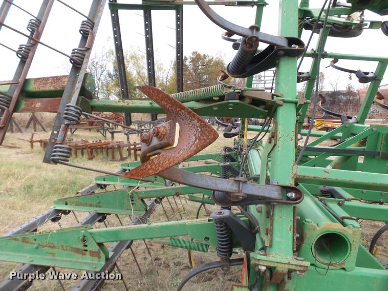 image for item DC6764 John Deere 980 field cultivator