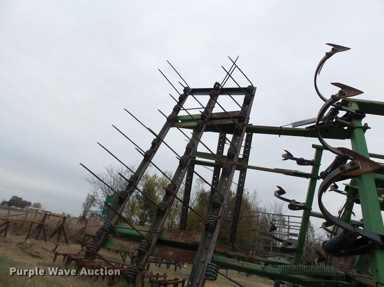 image for item DC6764 John Deere 980 field cultivator