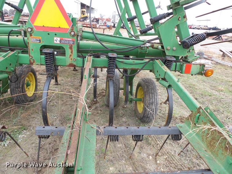 image for item DC6764 John Deere 980 field cultivator