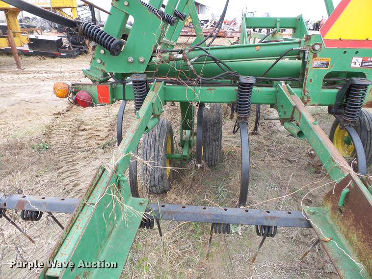 image for item DC6764 John Deere 980 field cultivator