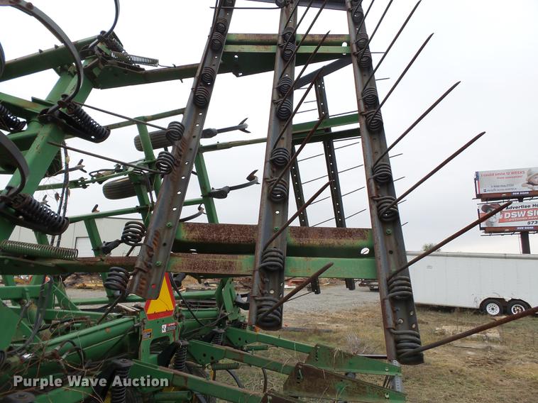 image for item DC6764 John Deere 980 field cultivator