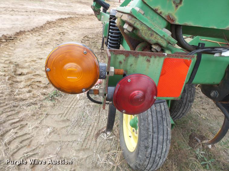 image for item DC6764 John Deere 980 field cultivator