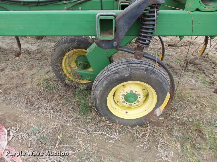 image for item DC6764 John Deere 980 field cultivator
