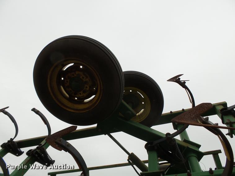image for item DC6764 John Deere 980 field cultivator