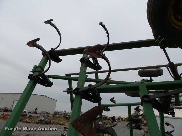 image for item DC6764 John Deere 980 field cultivator