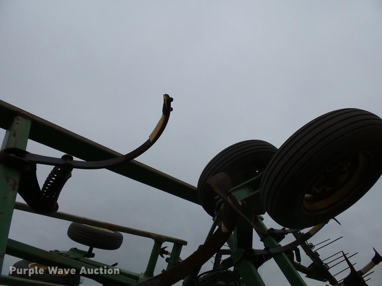 image for item DC6764 John Deere 980 field cultivator