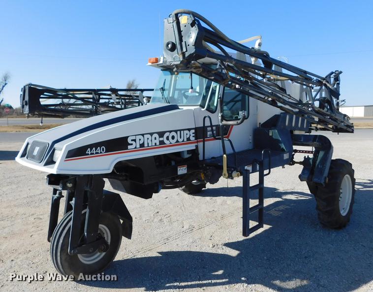 image for item DC8459 2002 SpraCoupe 4440 self-propelled sprayer