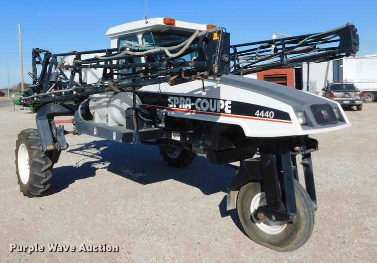 image for item DC8459 2002 SpraCoupe 4440 self-propelled sprayer