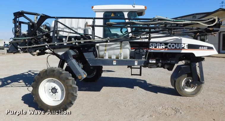 image for item DC8459 2002 SpraCoupe 4440 self-propelled sprayer
