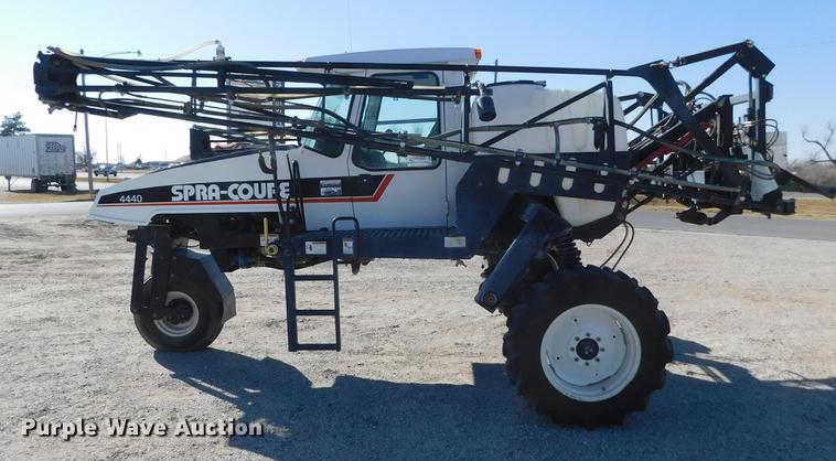 image for item DC8459 2002 SpraCoupe 4440 self-propelled sprayer