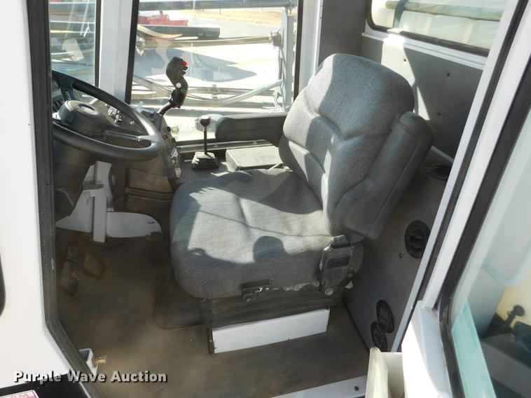 image for item DC8459 2002 SpraCoupe 4440 self-propelled sprayer