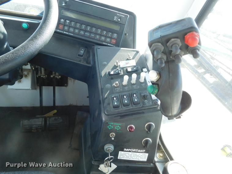 image for item DC8459 2002 SpraCoupe 4440 self-propelled sprayer