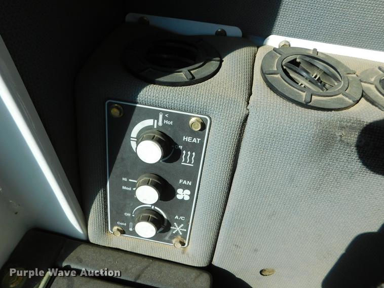 image for item DC8459 2002 SpraCoupe 4440 self-propelled sprayer