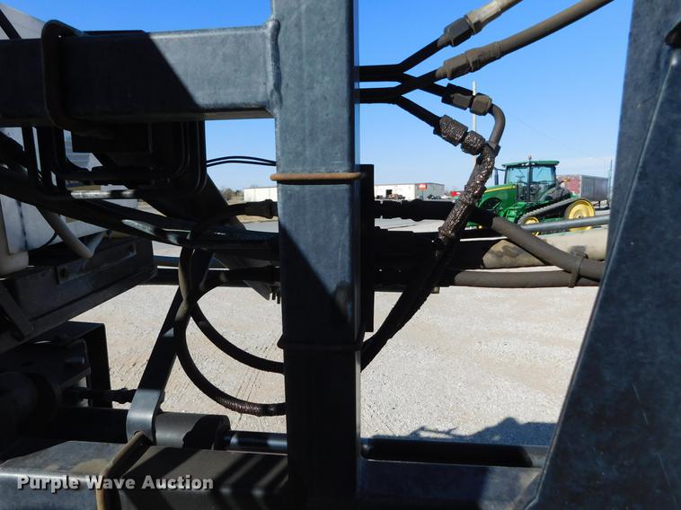 image for item DC8459 2002 SpraCoupe 4440 self-propelled sprayer