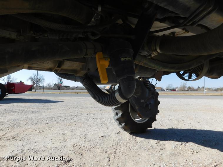 image for item DC8459 2002 SpraCoupe 4440 self-propelled sprayer